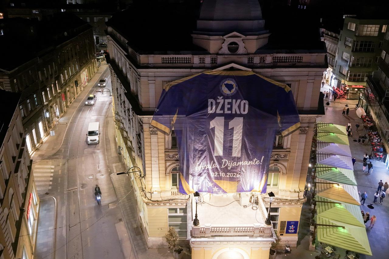 Sarajevo:  Pogled iz zraka na veliki dres Edina Džeke
