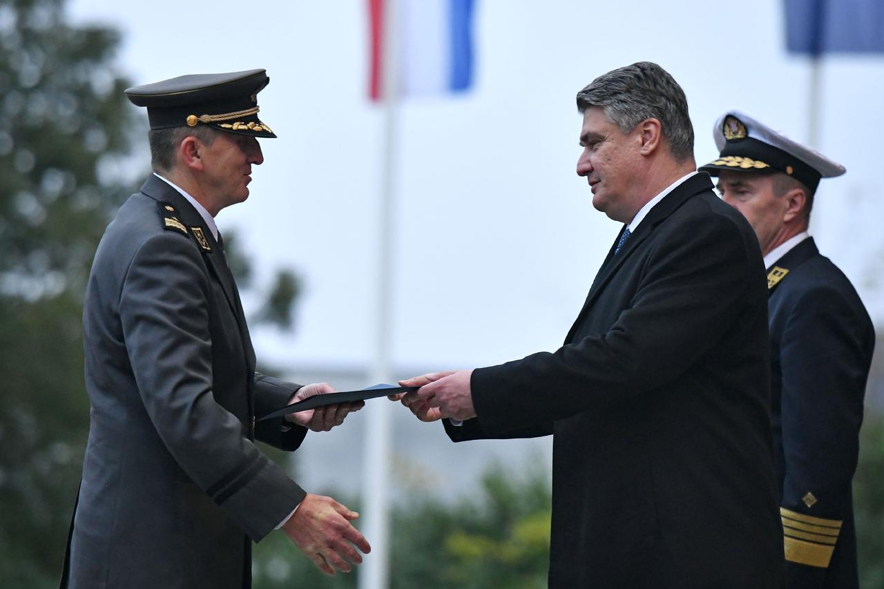 Milanović uručio izvanredna promaknuća vukovarskim braniteljima