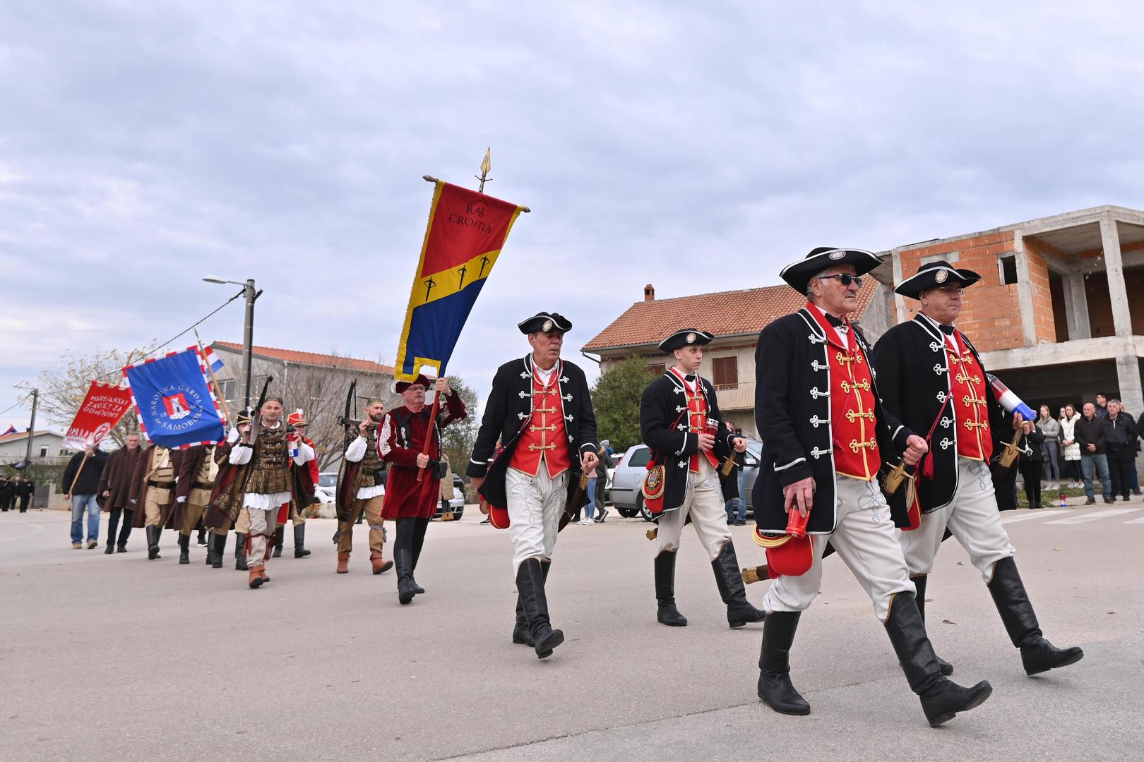 18.11.2021., Skabrnja - Kolonom sjecanja i polaganjem vijenaca na spomen obiljezje masovne grobnice obiljezava se 30. godisnjica stradavanja branitelja i civila. 
