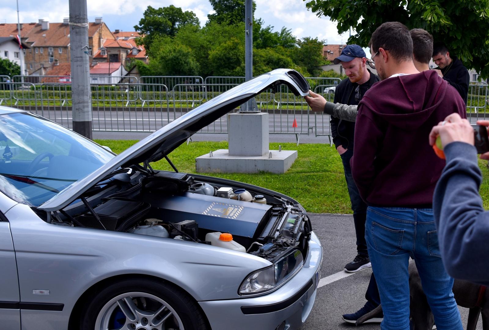 30.05.2021., Zagreb - U organizaciji ''E.V.A. BLUE'' na Aveniji Veceslava Holjevca odrzana automobilisticka manifestacija ''Nikola Tesla EV Rally Croatia 2021'', u kojoj je sudjelovalo oko 20 elektricnih vozila.Photo: Bruno Fantulin/PIXSELL