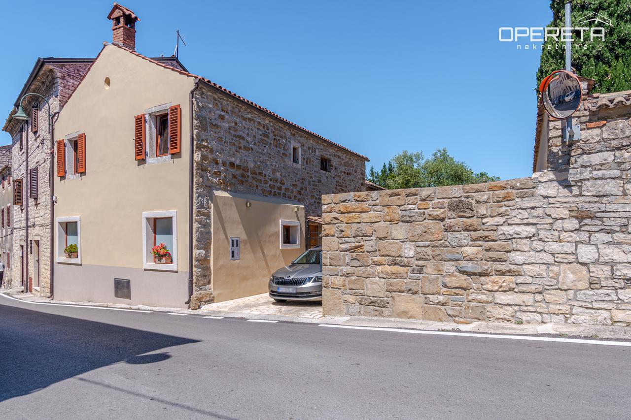 ​Istra, Buje – Kamena kuća 163 m² s parkingom, potpuno renovirana