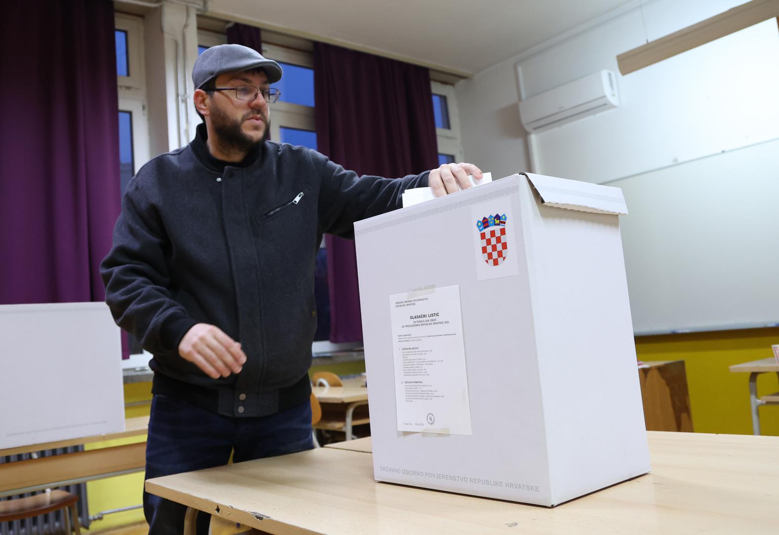 12.01.2025.,Sibenik-.Drugi krug glasovanja za izbor predsjednika Republike Hrvatske. Photo: Dusko Jaramaz/PIXSELL