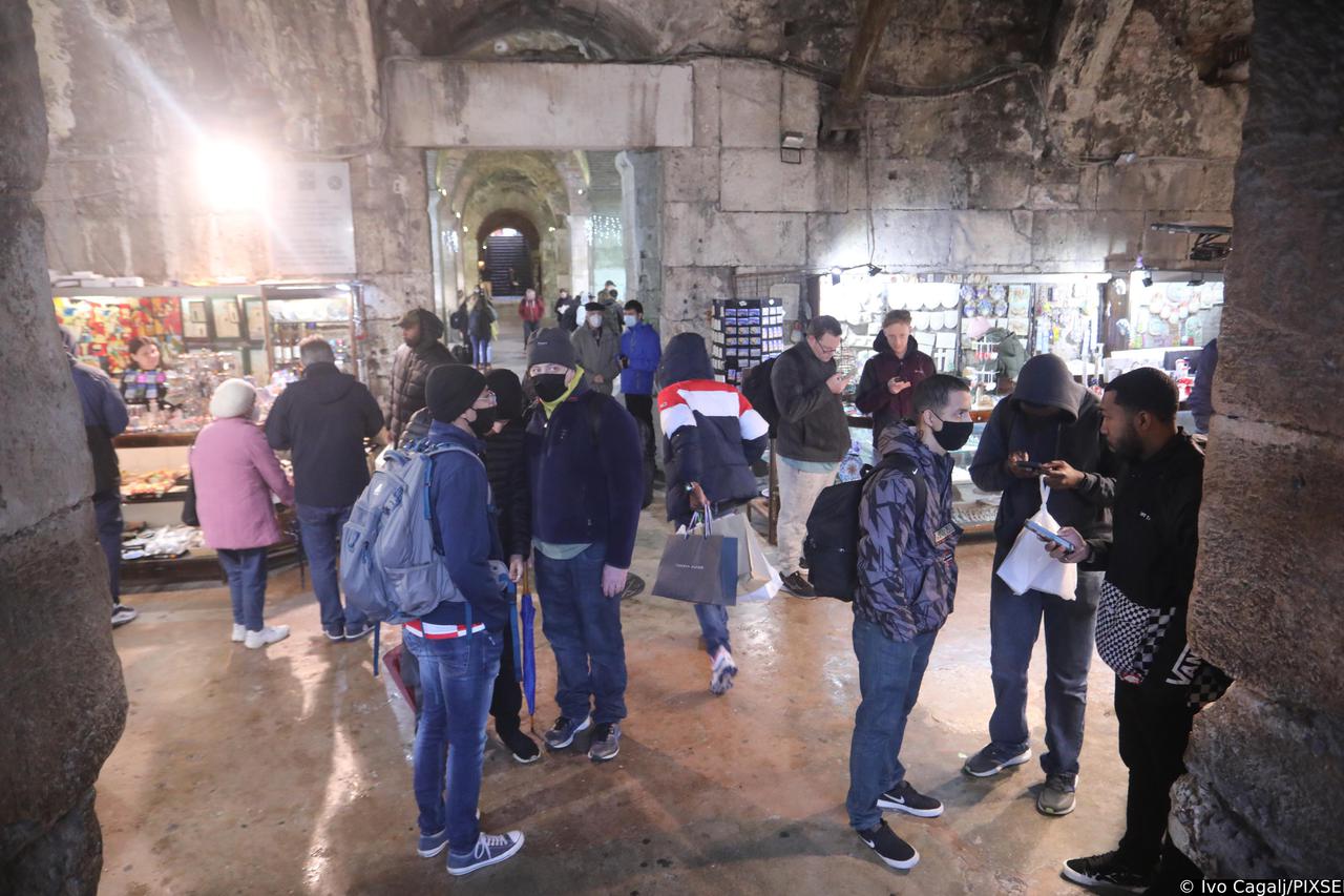 Split: Mornari s američkog nosača aviona Harry S. Truman u obilasku  grada