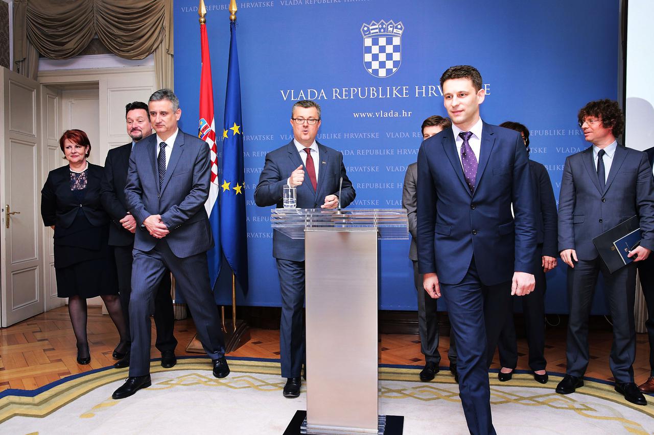 28.04.2016., Zagreb - Predsjednik Vlade RH Tihomir Oreskovic obrazlozio je na konferenciji za medije Nacionalni program reformi. Tihomir Oreskovic, Tomislav Karamarko, Bozo Petrov, Predrag Sustar.  Photo: Patrik Macek/PIXSELL