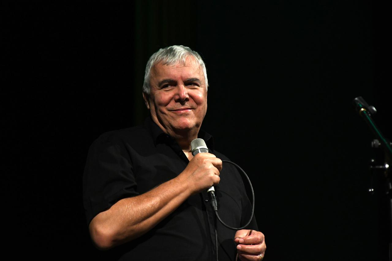 Bjelovar: Zoran Predin izvodio Arsena Dedića