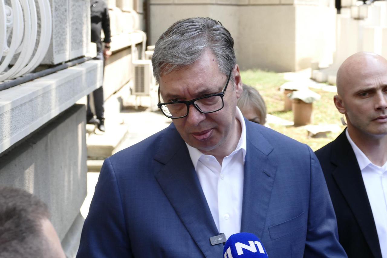 Beograd: Radnici GSP-a, sindikati i strukovna udruženja predali su svoje zahtjeve Aleksandru Vučiću 