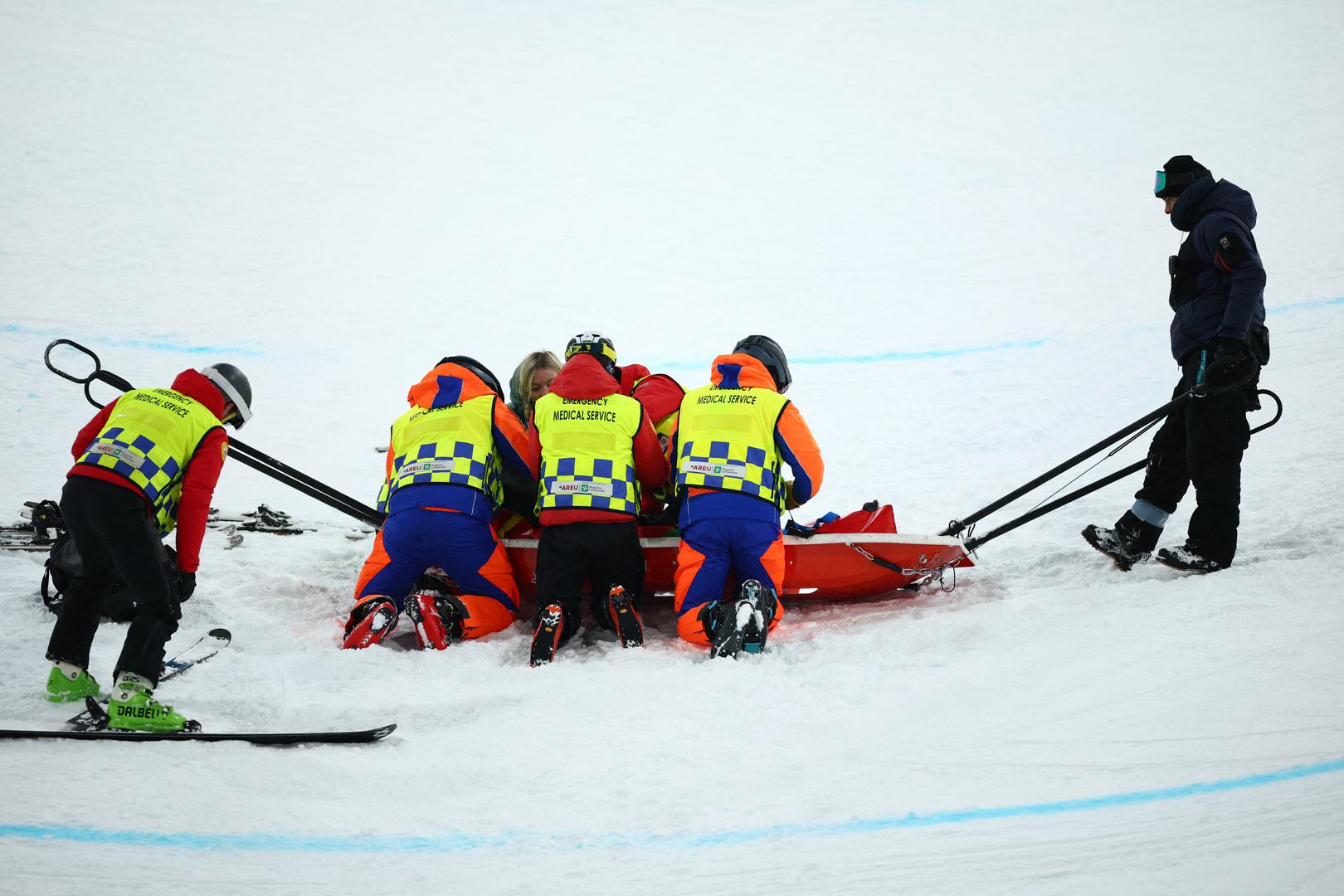 U drugoj kvalifikacijskoj vožnji Sharpe je izgubila ravnotežu pri dnu halfpipea, skliznula prema sredini staze i ostala nepomično ležati na snijegu, što je izazvalo zabrinutost gledatelja.