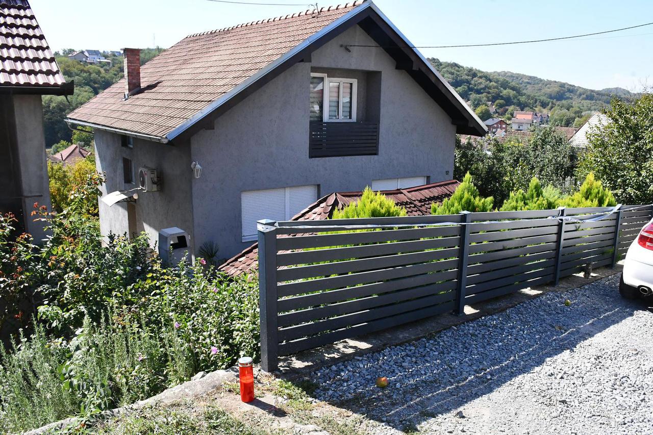 Mjesto stravičnog ubojstva žene u Slatini okruženo je policijskim trakama