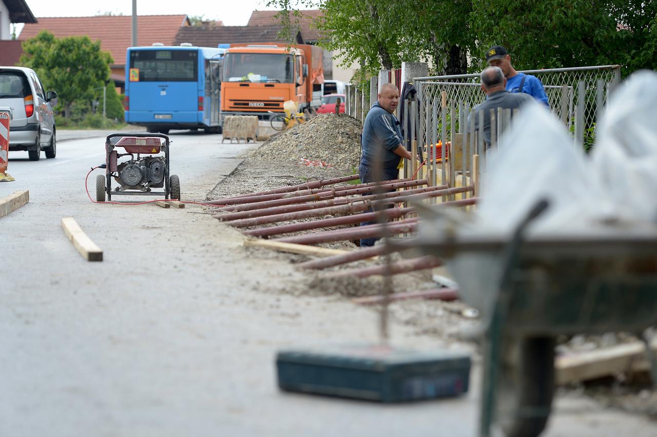 03.05.2016., Zagreb - Radovi na nogostupu u Svetoklarskoj ulici.  Photo: Marko Prpic/PIXSELL