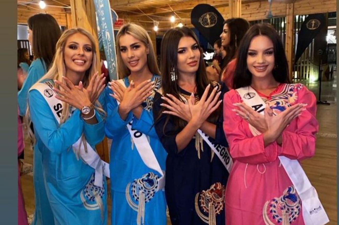 Valentina (prva s lijeva) i kolegice misice