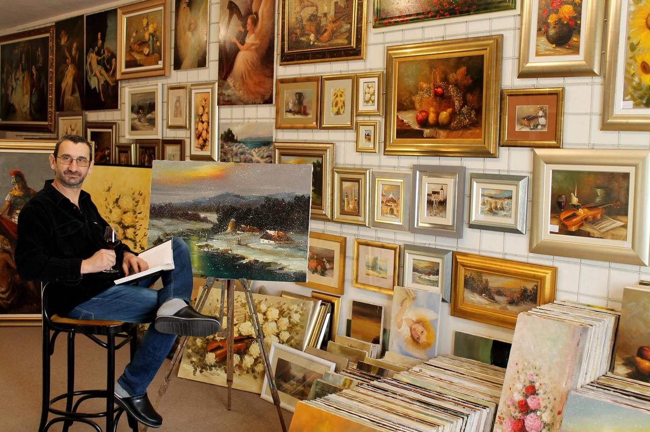 Akademski slikar i mason Jadranko Ferko naslikao je svoj autoportret u masonskoj odjeći