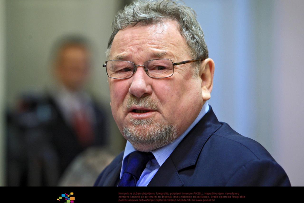 \'23.12.2011., Trg svetog Marka 6, Zagreb - Dolazak zastupnika na sjednicu Hrvatskog sabora na kojoj se izglasava povjerenje novoj Vladi. Vladimir Seks.  Photo: Boris Scitar/PIXSELL\'