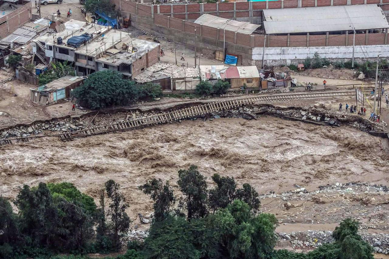 Peru: Obilna kiša izazvala poplave u Limi