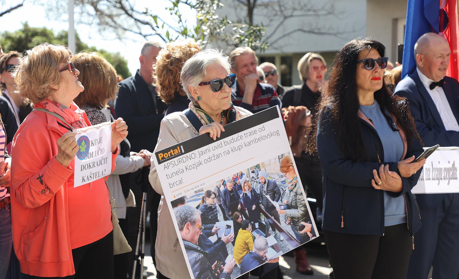 04.04.2024., Kastela - Ispred zgrade opcine u Kastel Sucurcu mirni prosvjed protiv izgradnje tunela Kozjak. Photo: Ivana Ivanovic/PIXSELL