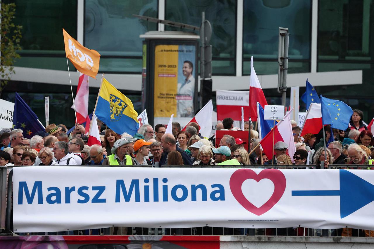 Liberal opposition holds "Marsz Miliona Serc" march in Warsaw