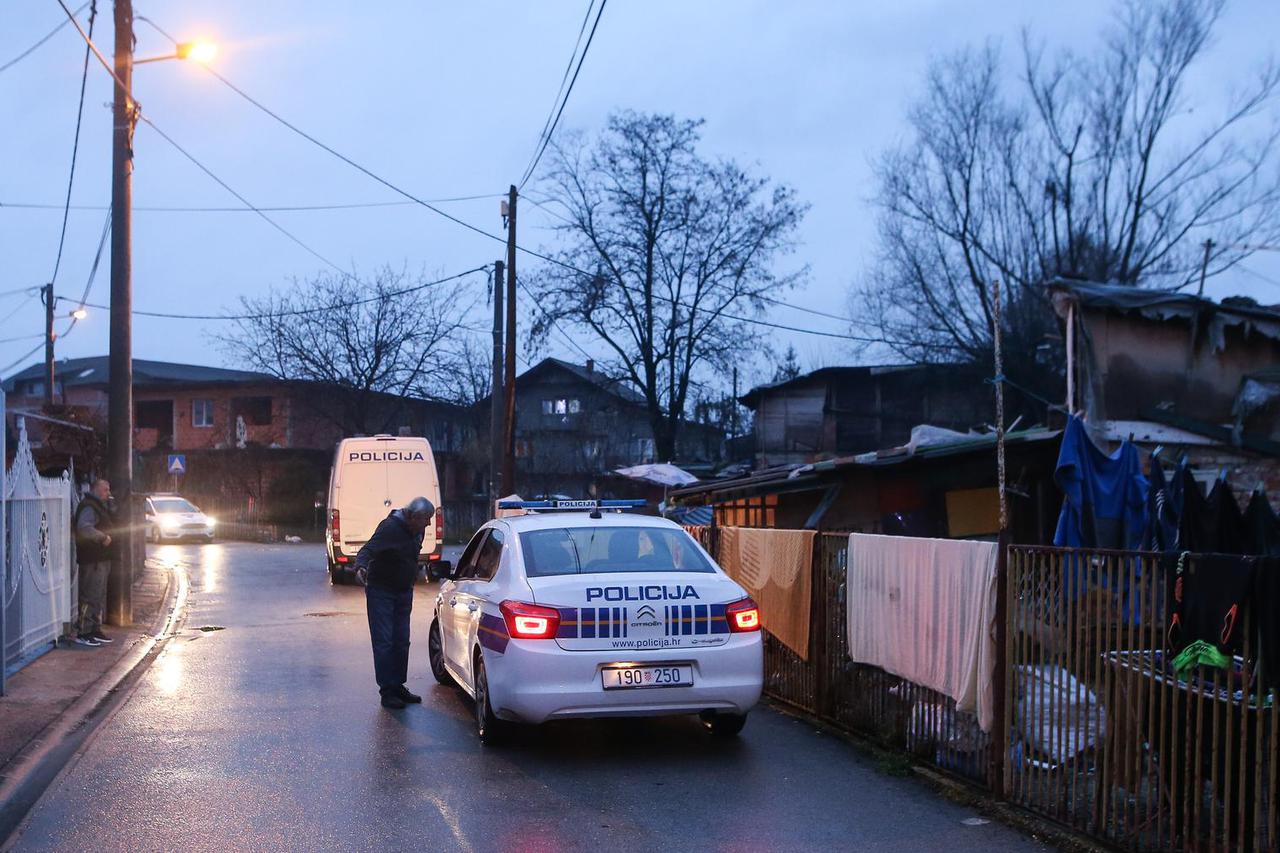 Policijski očevid u Kozari putevima gdje su napadnuta dva policajca