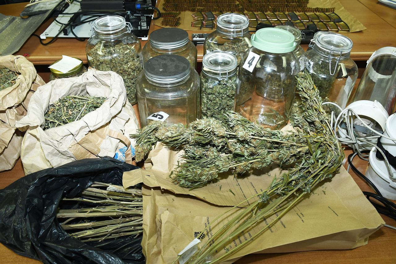 Sisak: Završeno kriminalističko istraživanje 47-godišnjaka zbog droga i oružja
