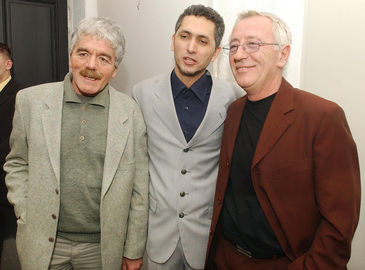 Njegov prijatelj, pokojni Dražen Vrdoljak, jednom ga je nazvao "kozmičkim Dalmatincem" – iako Oliver nije bio siguran što to znači, mnogima je ta sintagma savršeno opisala njegovu pojavu.