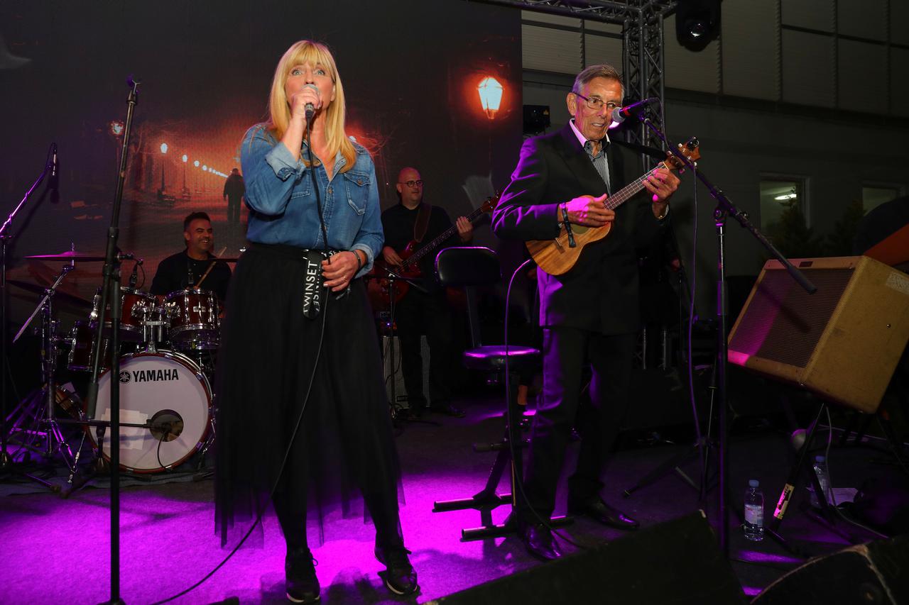 Novi Fosili zabavljali okupljene na prvoj večeri Weekend Media Festivala