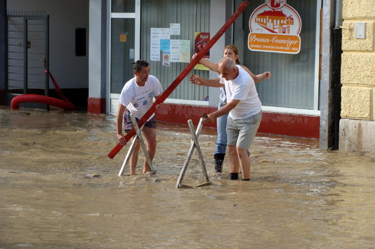 bujice u hrvatskoj kostajnici (1)