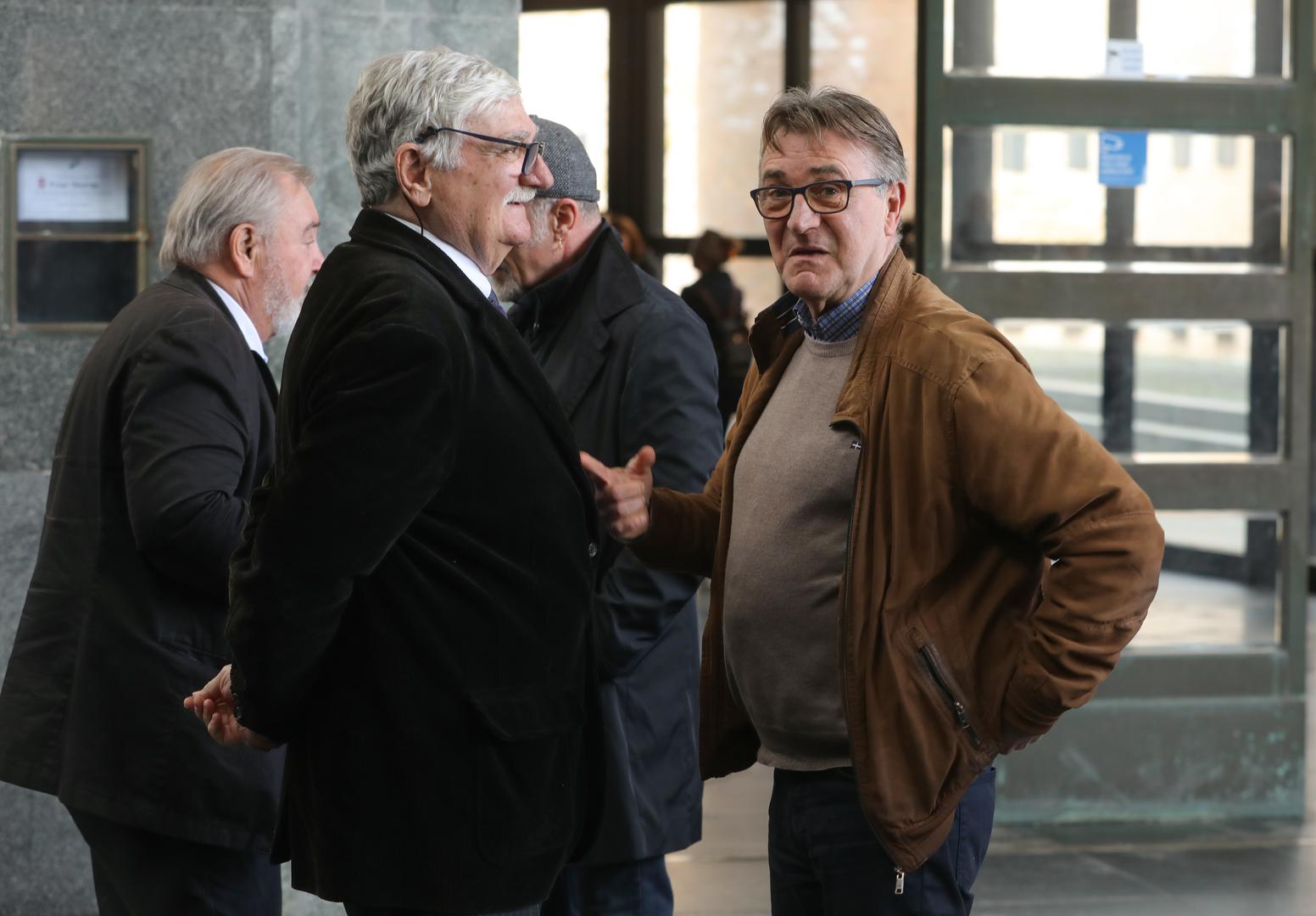 Njihove zajedničke avanture i komične situacije činile su okosnicu serije, osvajajući gledatelje diljem zemlje.