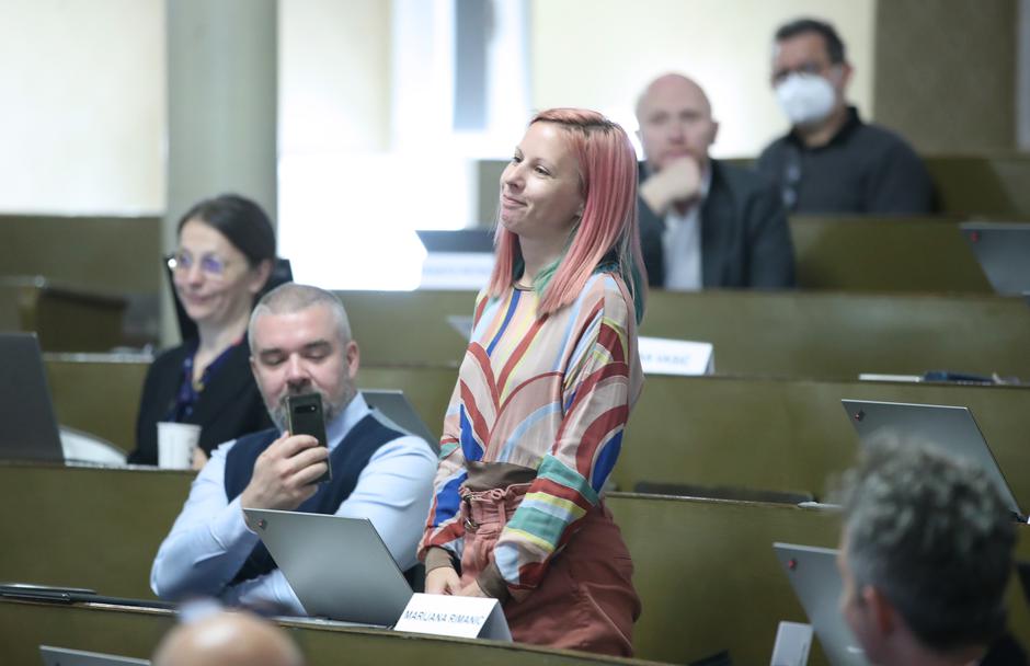 Zagreb: Dobro raspoloženi Branko Ančić s kolegicom Marijanom Rimanić na sjednici Gradske skupštine