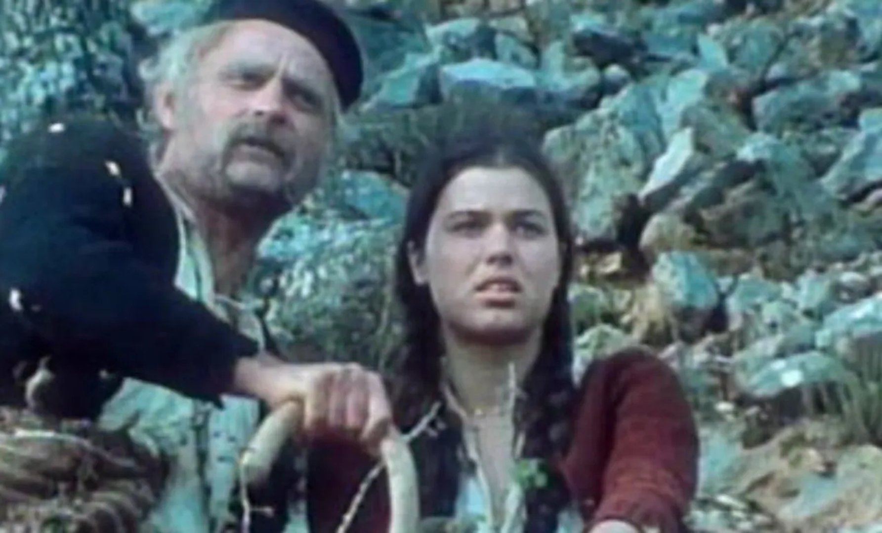 Ljubitelji domaćih televizijskih klasika poput „Velog mista” i „Prosjaka i sinova” zasigurno dobro poznaju ime Vlaste Knezović (78). 