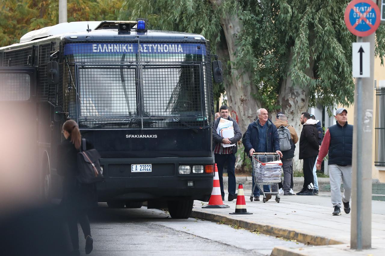 Atena: Prvi Boysi stigli na sud, specijalci i interventna na ulici