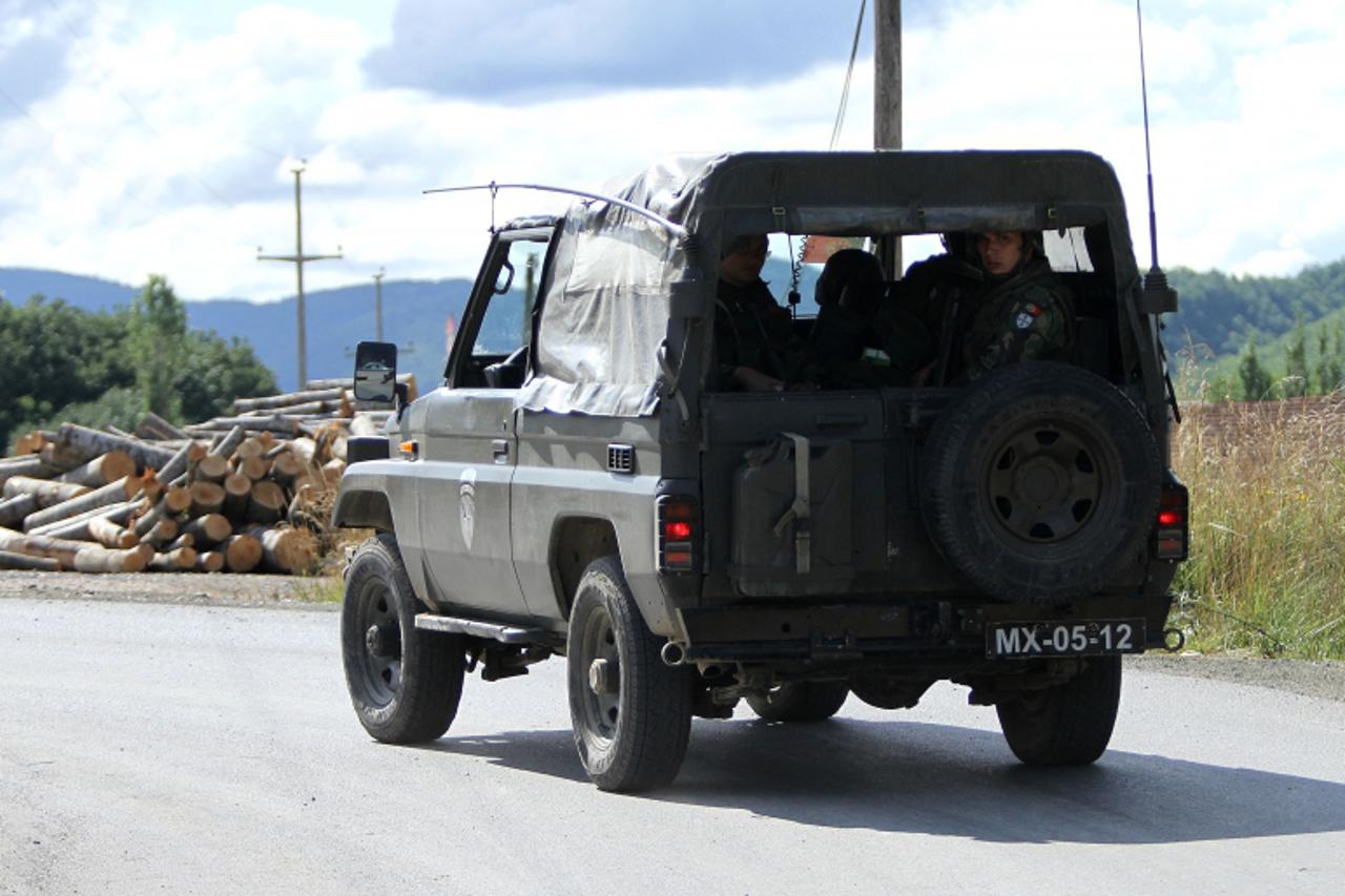 \'29.07.2011., Mitrovica, Kosovo, - Albanci na sjeveru Kosova odsjeceni su od ostatka zemlje zbog srpskih barikada na regionalnim prometnicama. Zubca, barikada u cijoj blizini ubijen kosovski specijal