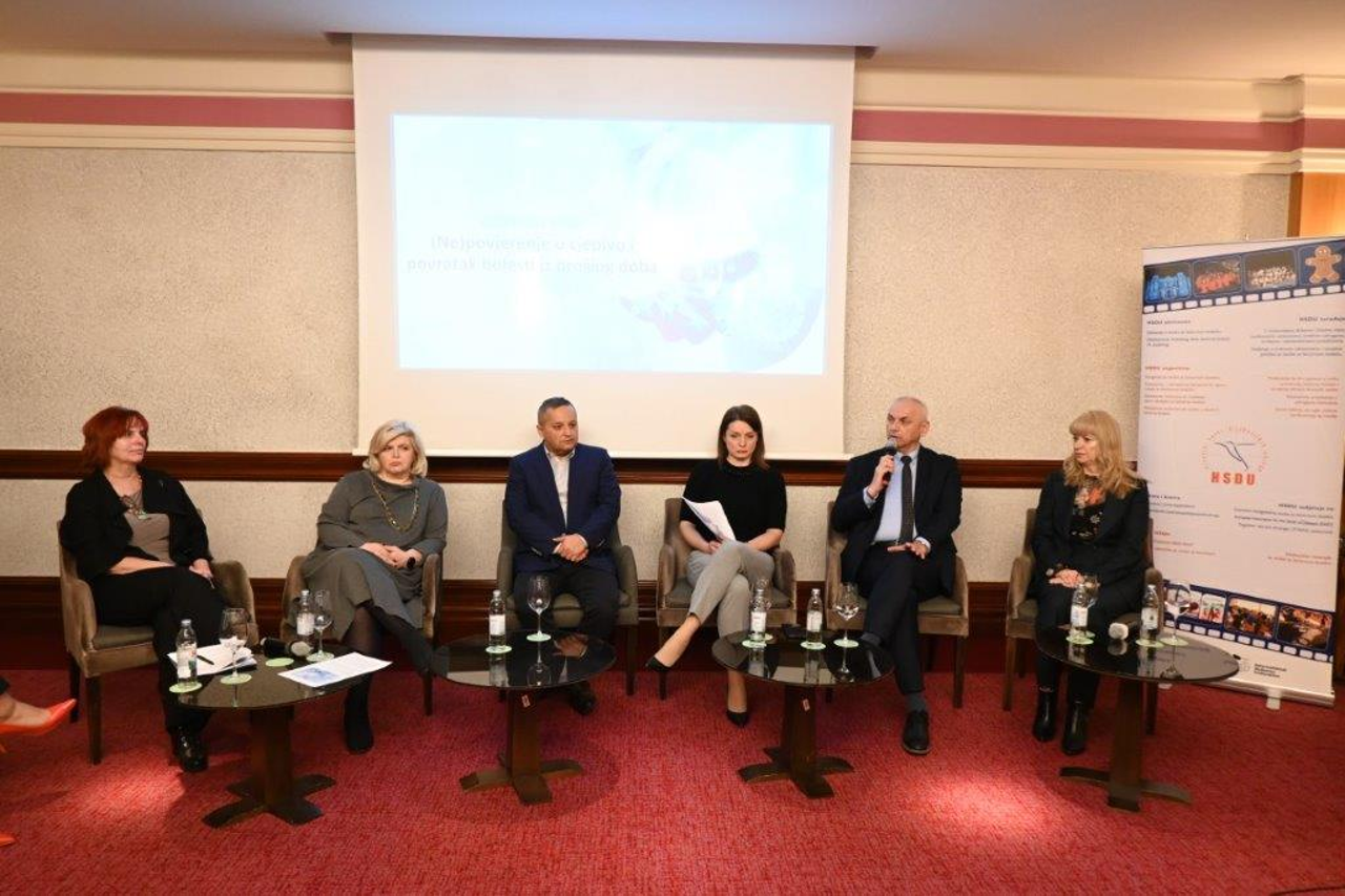 Stručnjaci na okruglom stolu "(Ne)povjerenje u cjepivo"