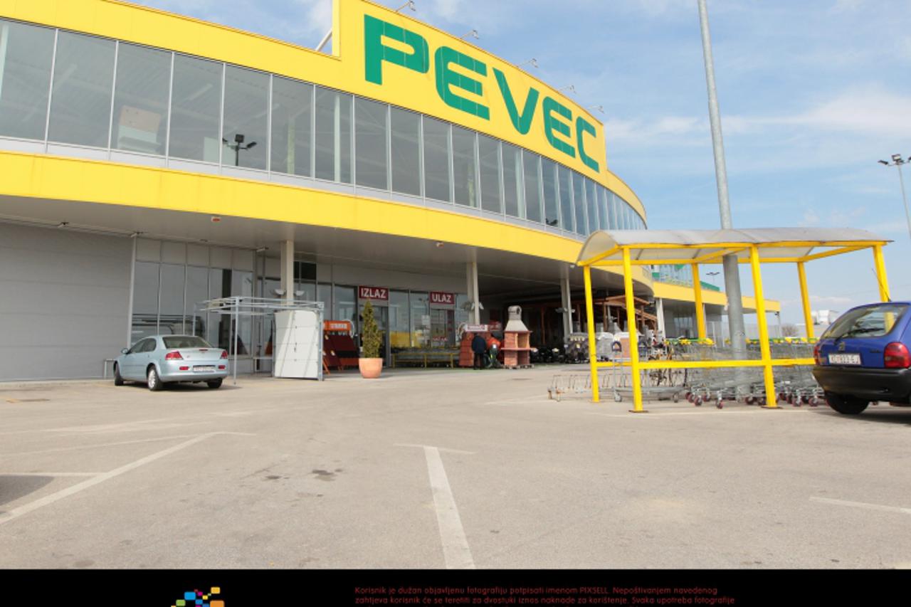 '03.04.2012., Koprivnica - Trgovacki centar Pevec u Koprivnici. Photo: Marijan Susenj/PIXSELL'