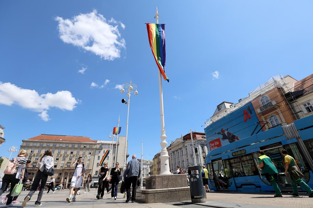 Zagreb: Zastave duginih boja "zauzele" zagrebačke trgove