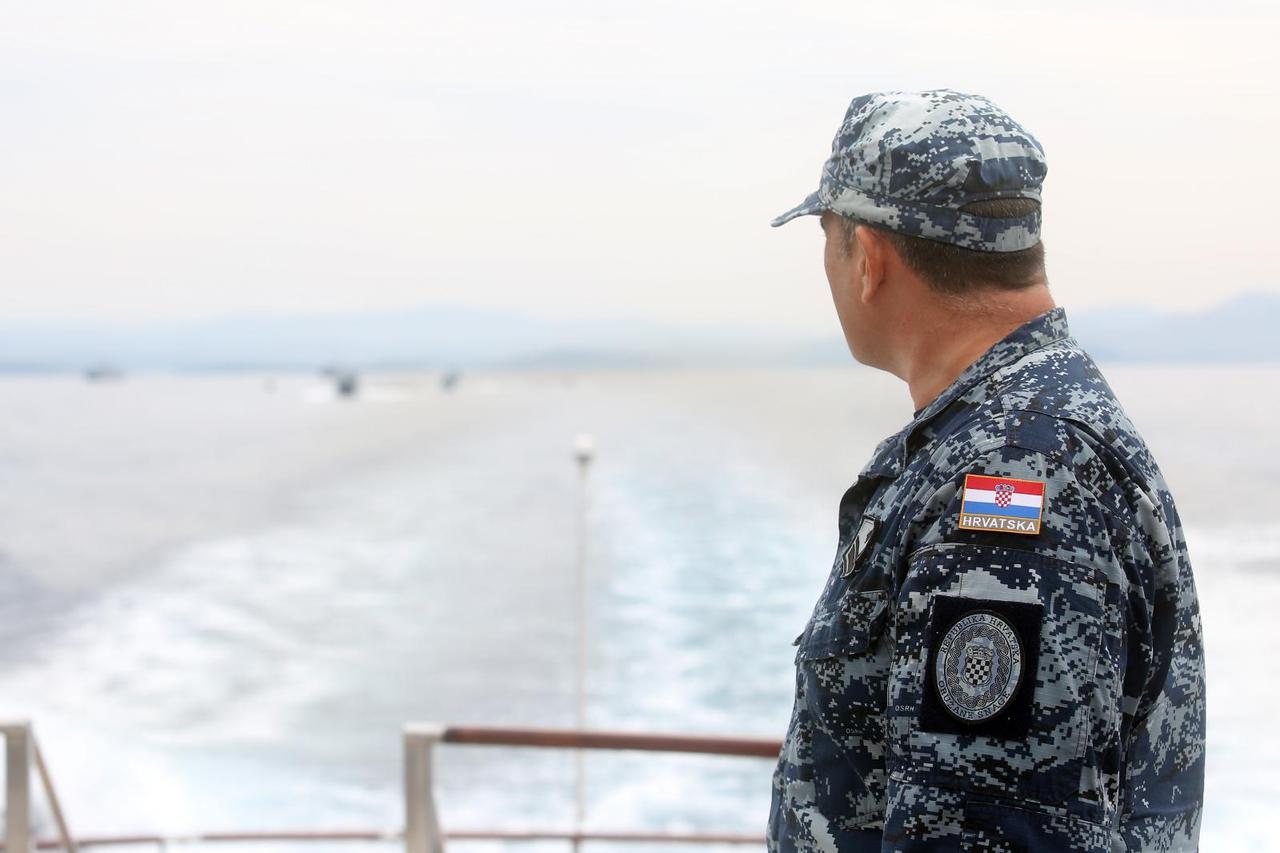 Pomorsko zračni desant i vatrena potpora pomorskim snagama na vojnom poligonu Žirje