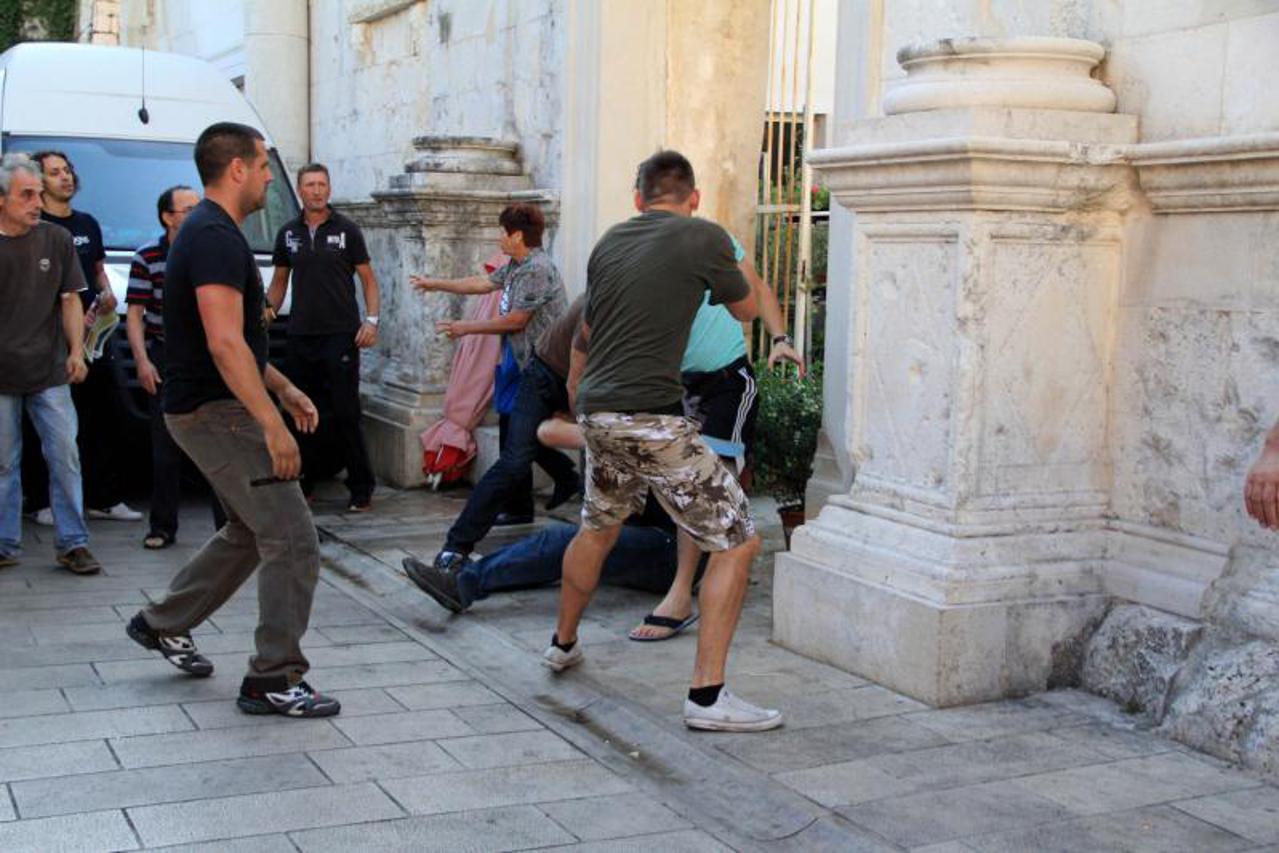 tučnjava,zadarska tržnica (1)