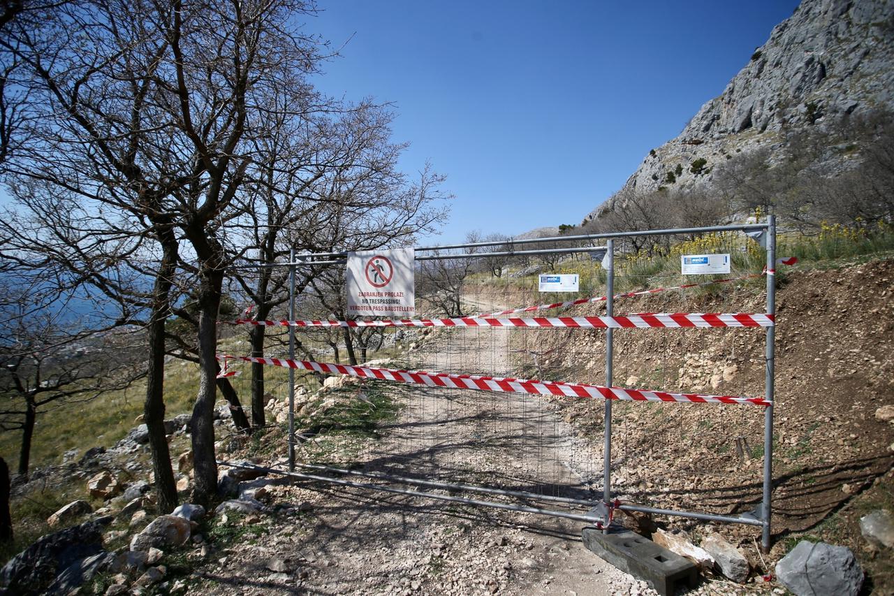 Split: Zatvoren zaobilazni makadamski put između0 Krila i Gornje Podstrane