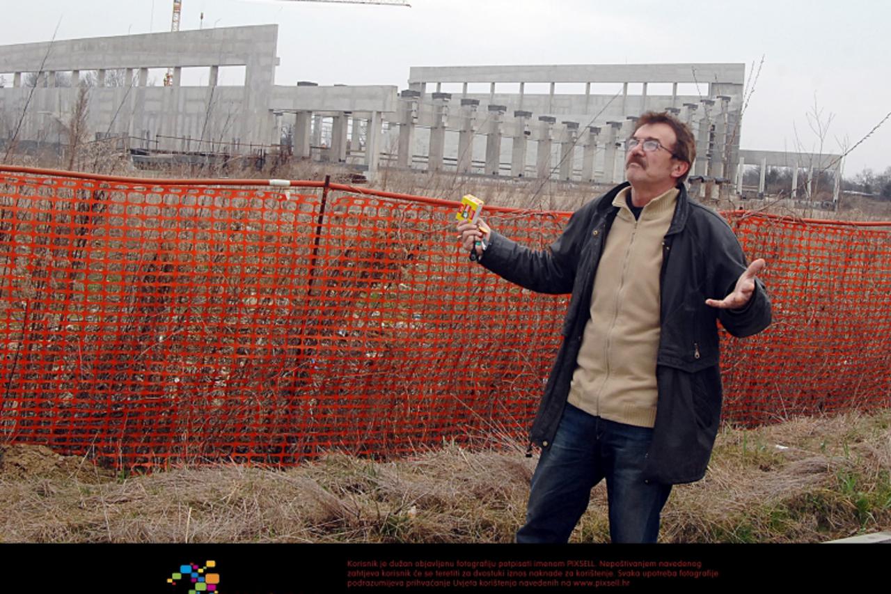 \'20.03.2012., Sisak - Sve vise Siscana, medju kojima i Ivan Vukcevic, ogorceni su zbog nastavka gradnje sportrske dvorane.  Photo: Nikola Cutuk/PIXSELL\'