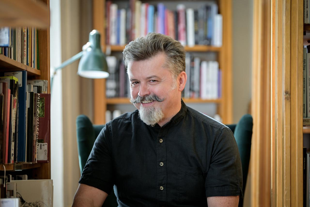 Zagreb: Intervju s književnikom Robertom Međurečanom