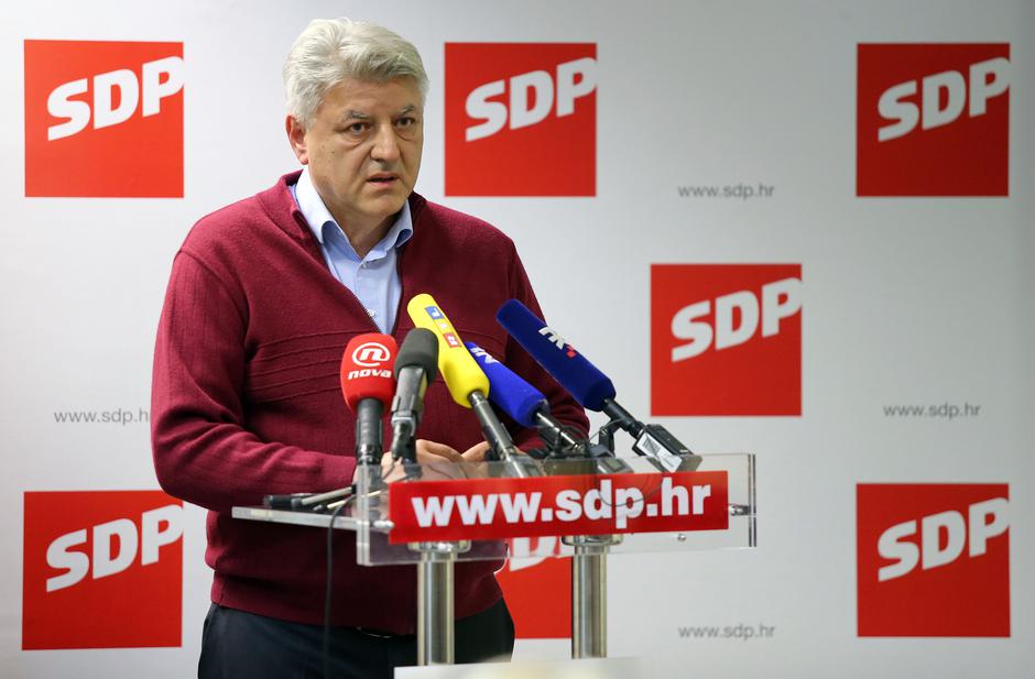 Zagreb: Nakon sastanka Predsjedništva SDP-a Zlatko Komadina dao izjavu za medije