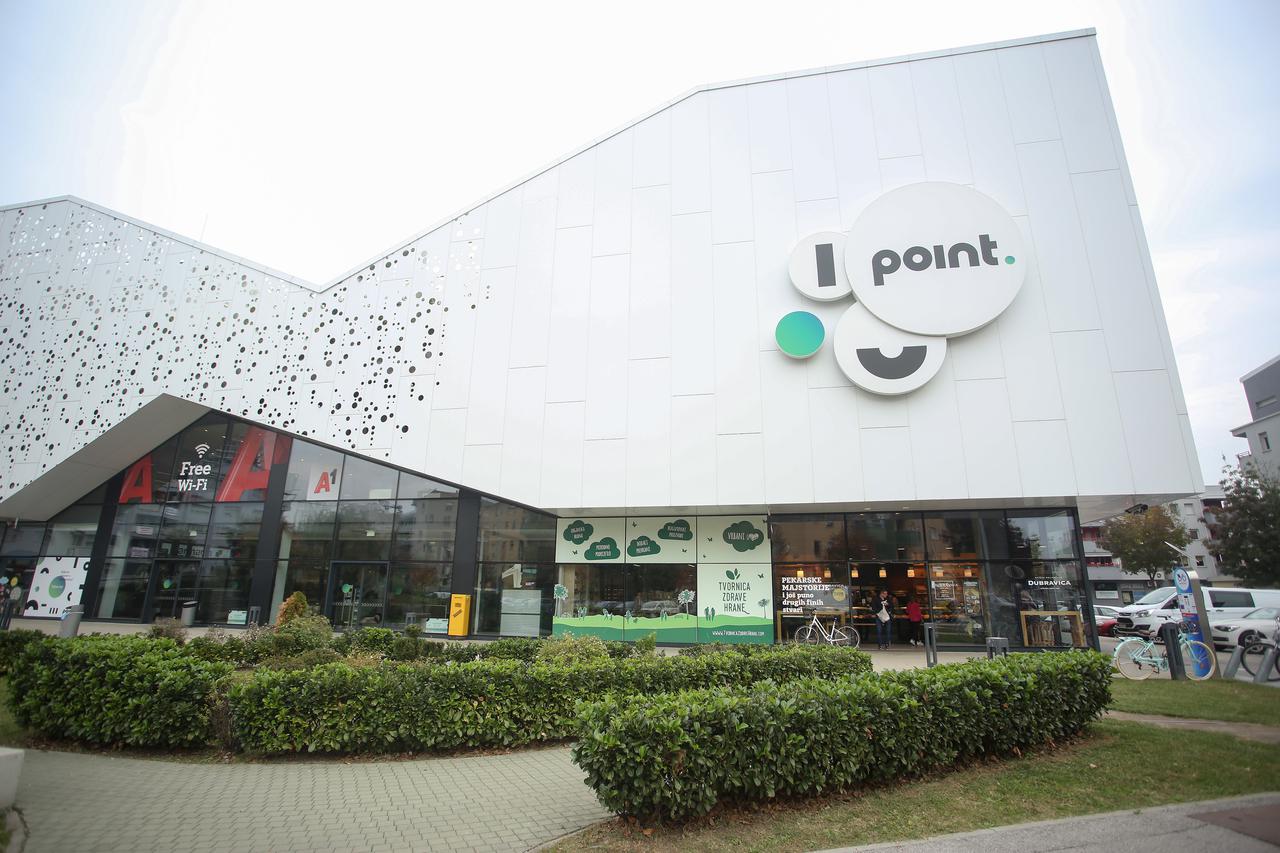 Zagreb: Građani Vrbana ponovno prosvjeduju protiv antena na krovu trgovačkog centra Point