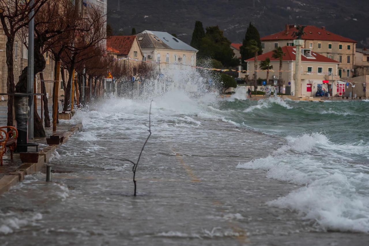 Olujno jugo u Kaštelima