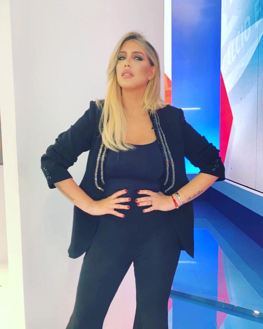 Nogometaši Mauro Icardi i Maxi Lopez bili su najbolji prijatelji i suigrači u Interu, sve dok Icardi nije započeo vezu s Lopezovom tadašnjom suprugom Wandom Narom.
