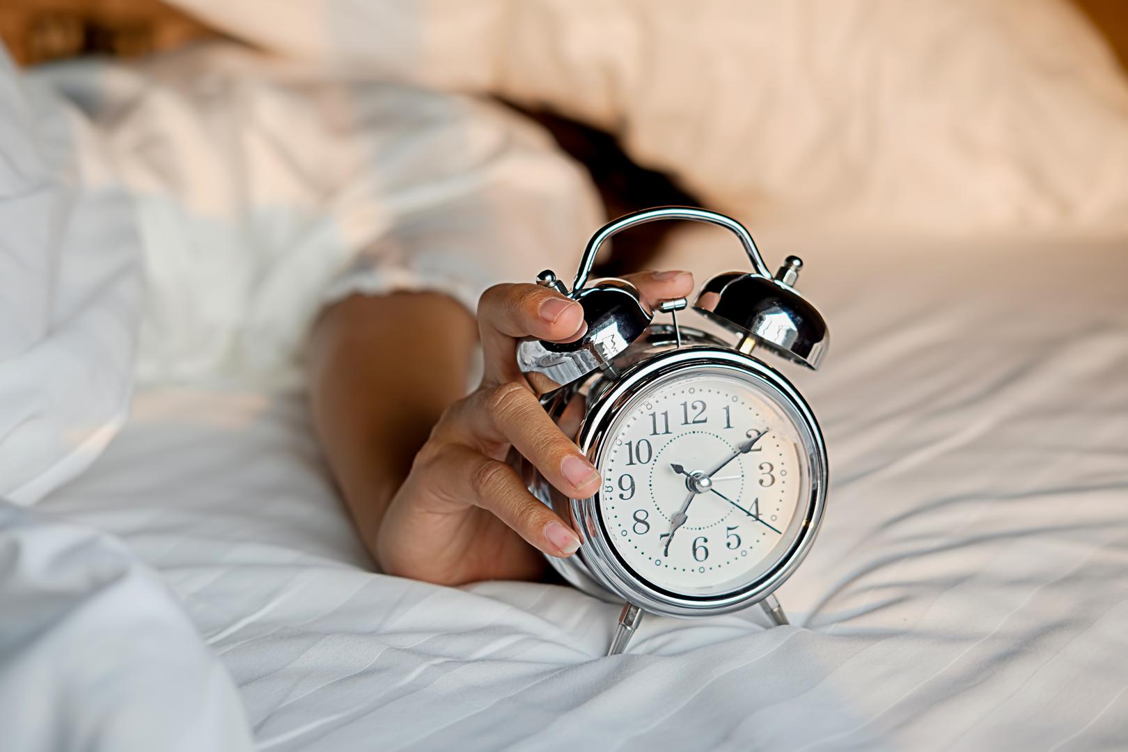 1. Odrasloj osobi je dovoljno pet sati sna

Prema statistici Svjetskog dana spavanja, deprivacija sna ugrožava zdravlje 45% svjetske populacije. Spavanje pet sati dnevno ili manje, dosljedno povećava rizik od kardiovaskularnih bolesti i rane smrtnosti. Najzdravije je spavati između sedam i devet sati.