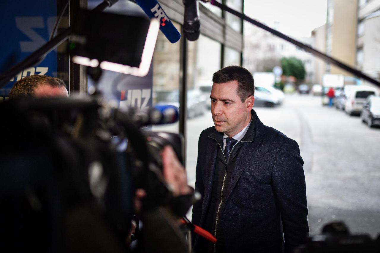 Zagreb: Članovi HDZ-a dolaze na sjednicu Predsjedništva stranke