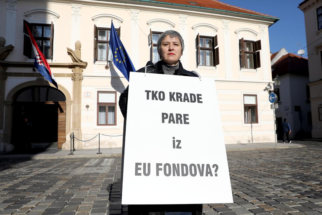 Zagreb: Ljiljana Sović Brkičić ispred Banskih dvora traži sastanak s Plenkovićem