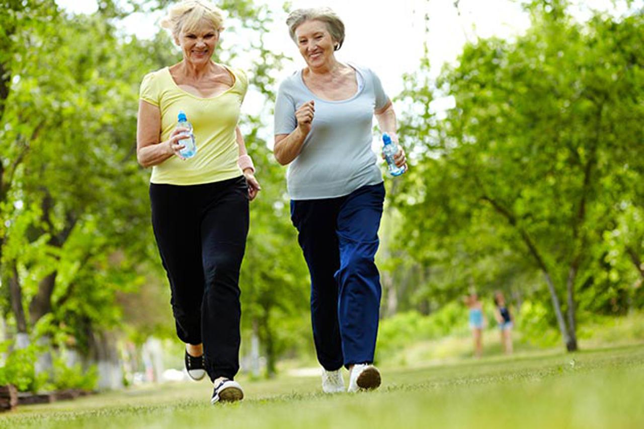 Starije žene trče