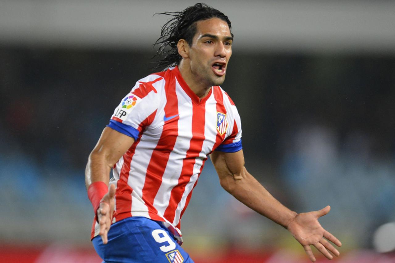 'Atletico Madrid\'s Radamel Falcao celebrates his goal against Real Sociedad during their Spanish First Division soccer match at the Anoeta stadium in San Sebastian October 21, 2012. REUTERS/Felix Ord