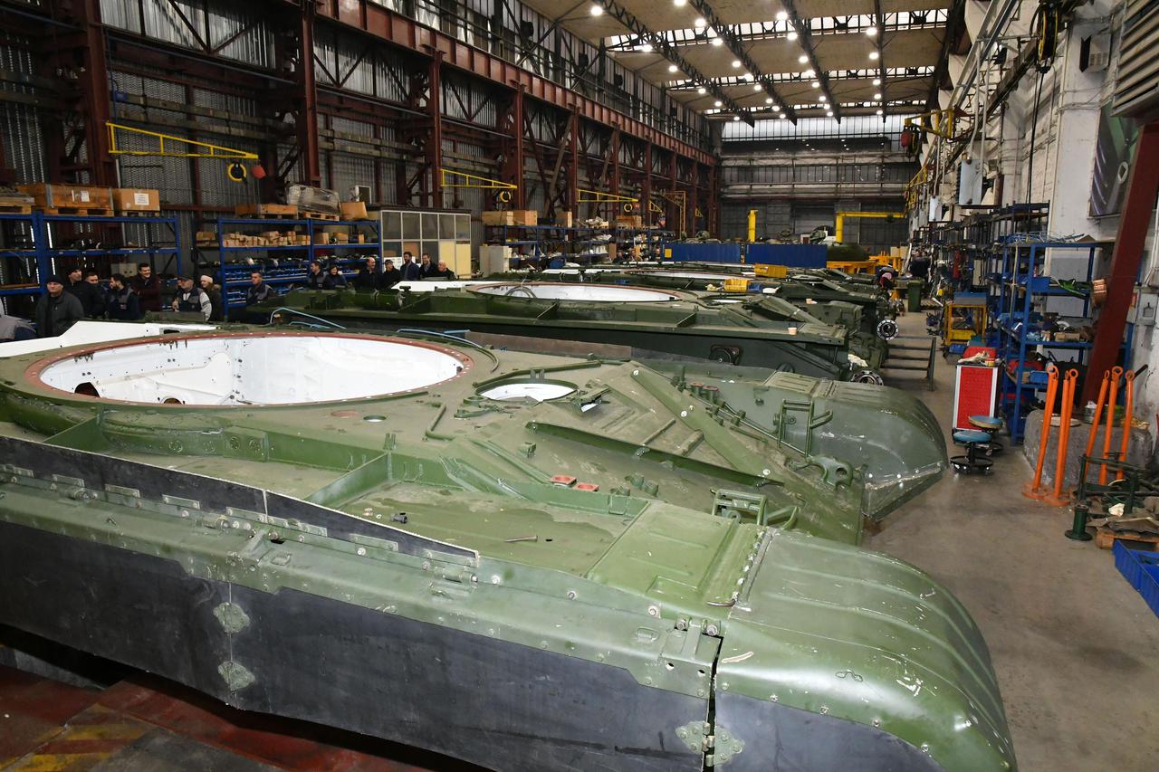 Slavonski Brod: Ministar Horvat u tvornici Đuro Đaković Specijalna vozila