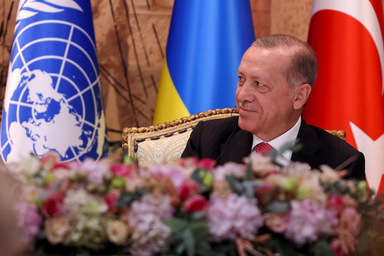 Ukraine, Russia, Turkey sign U.N. deal unlocking grain exports