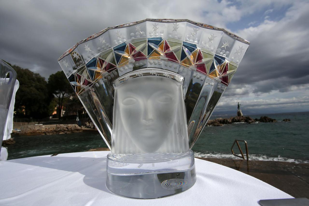 Opatija: Zdravica i kupanje u moru u čast Dore