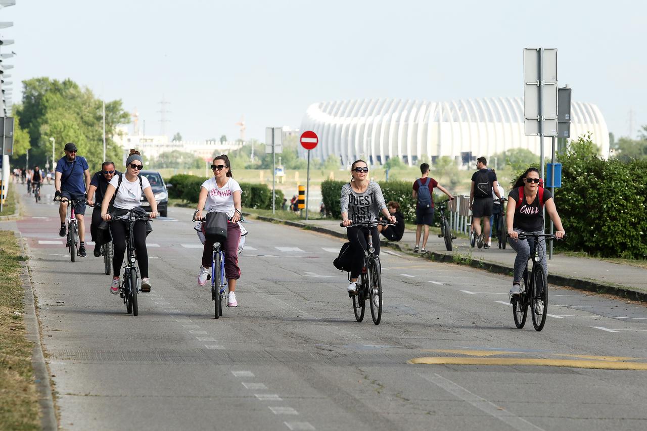 Zagreb: Sunčan dan građani iskoristili za rekreaciju na Jarunu